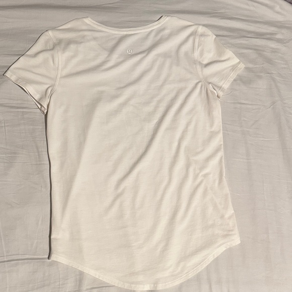 Classic White Lululemon Women's Top - Picture 2 of 3